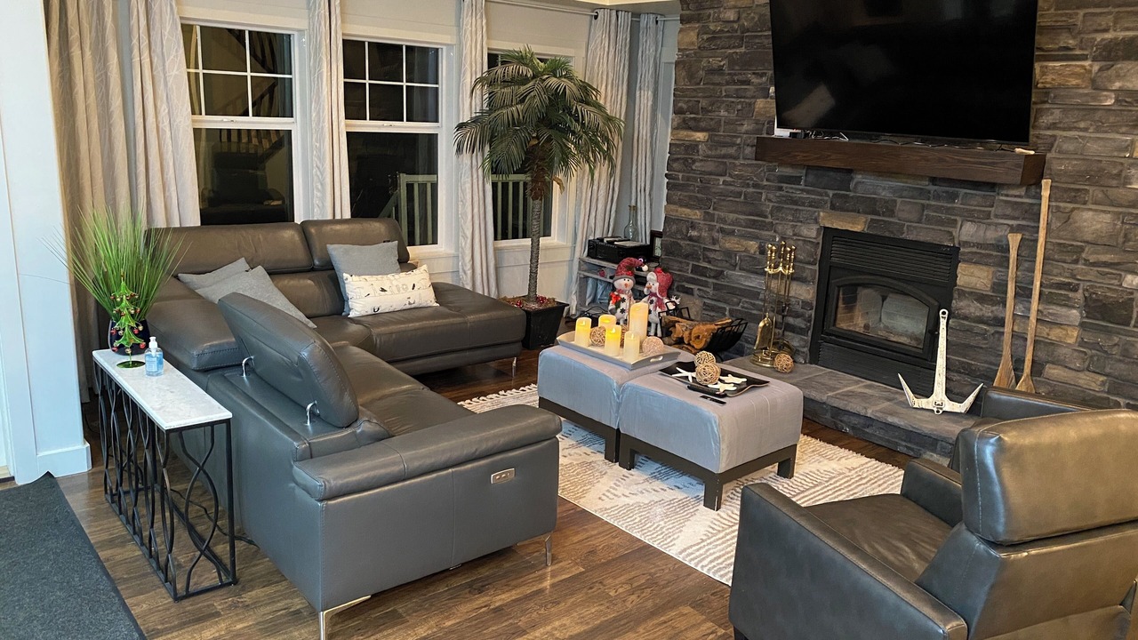Photo of Livingroom in Parkland Beach