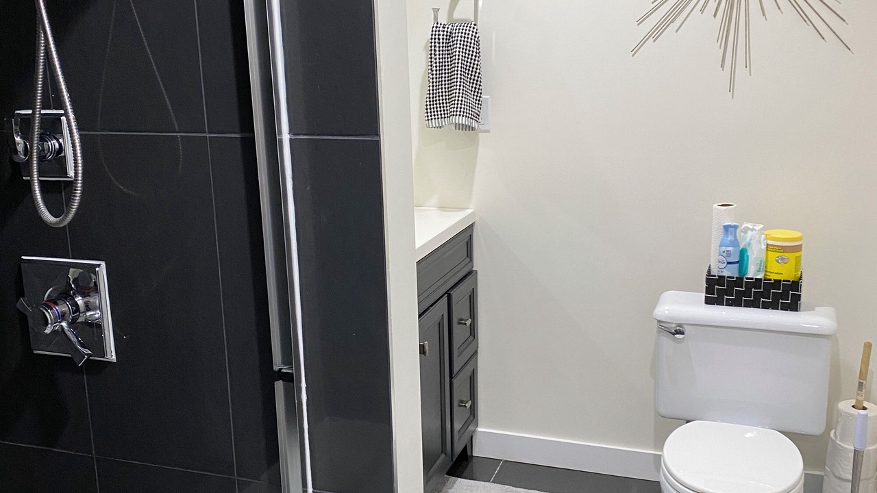 Photo of Bathroom in Parkland Beach