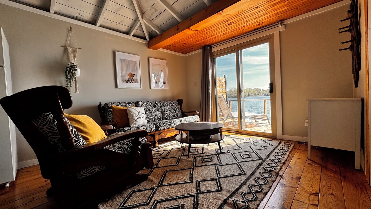 Photo of Livingroom in Rideau Lakes