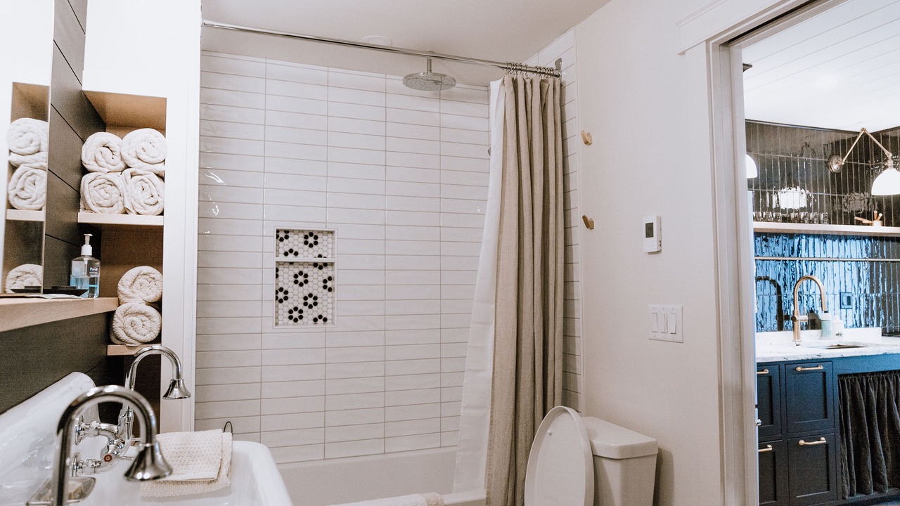 Photo of Bathroom in Lake Cowichan