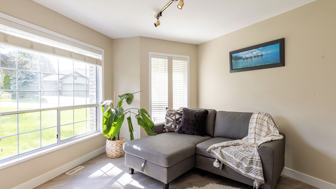 Photo of Livingroom in Guildford