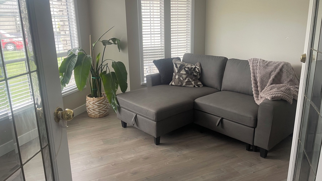 Photo of Livingroom in Guildford