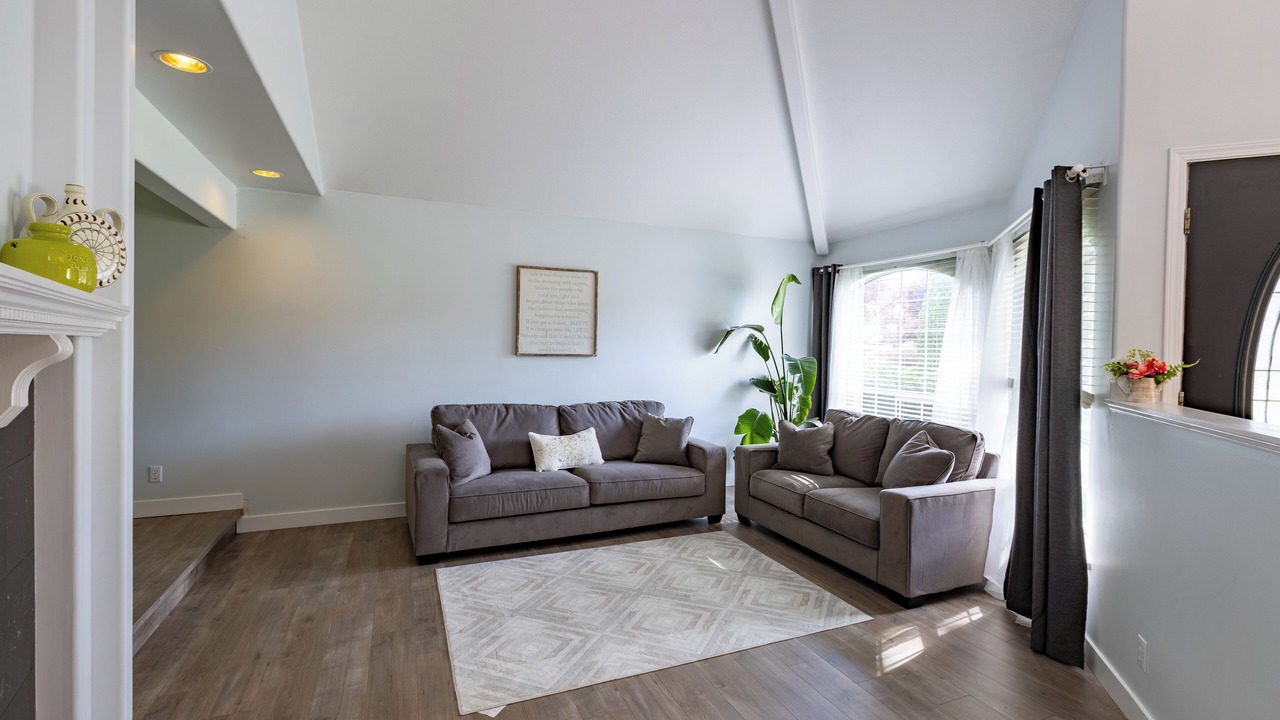 Photo of Livingroom in Guildford