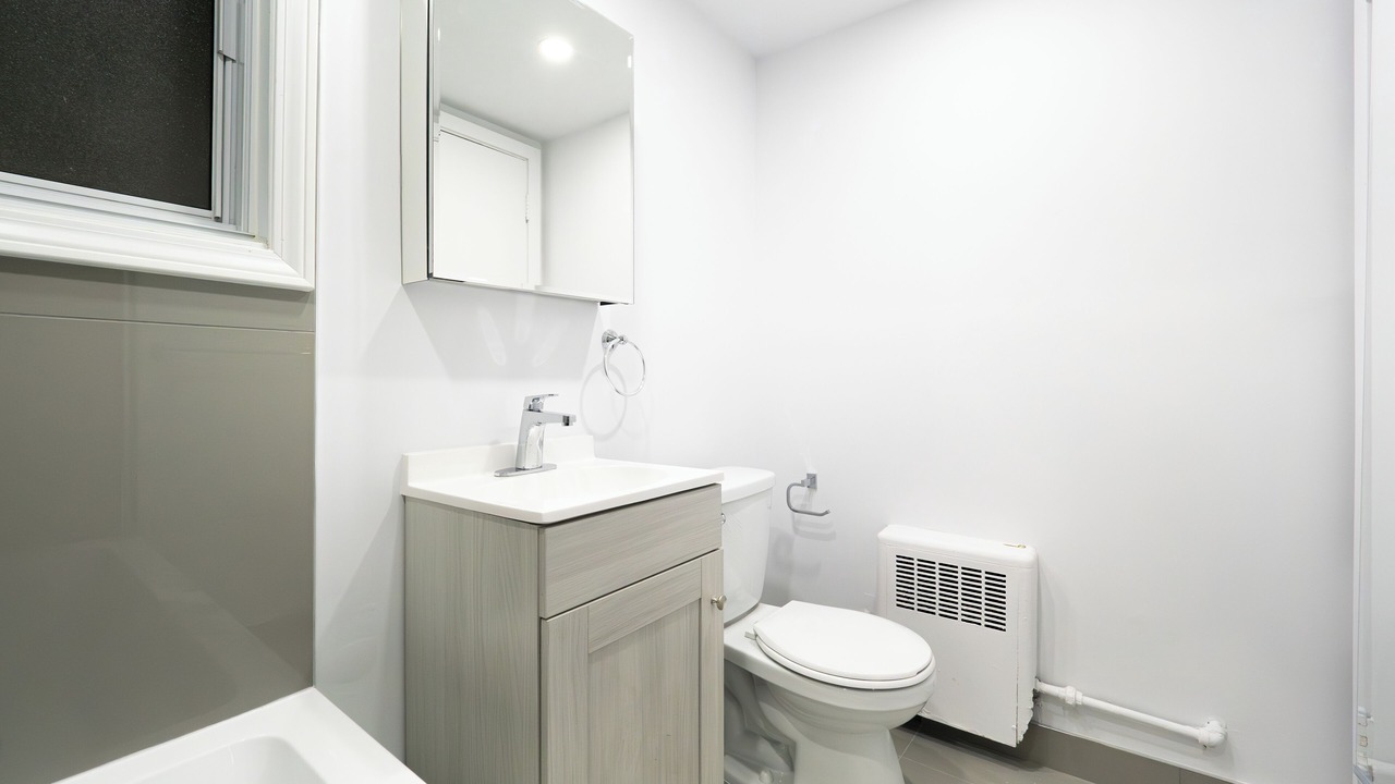 Photo of Bathroom in Cote-Des-Neiges—Notre-Dame-De-Grace