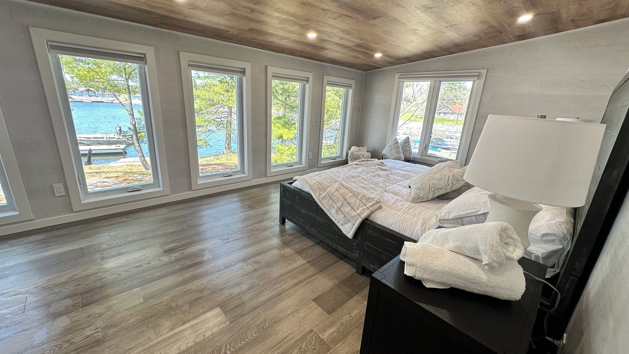 Photo of Bedroom in Honey Harbour