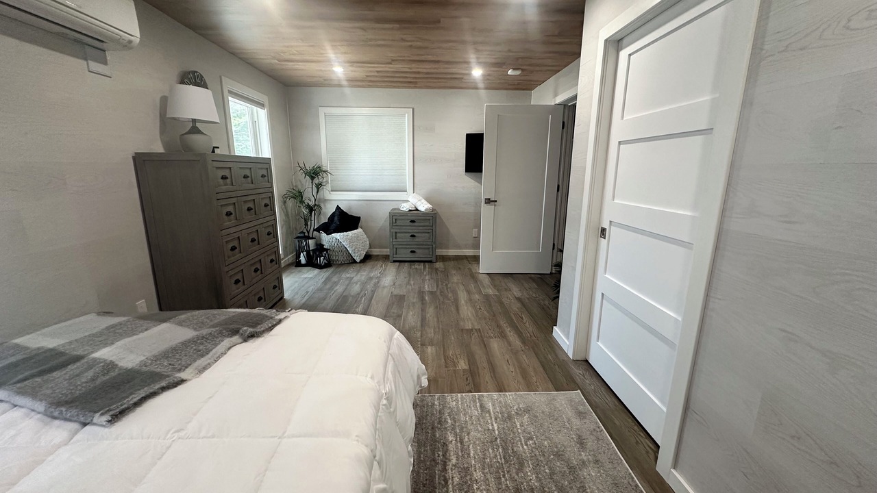 Photo of Bedroom in Honey Harbour