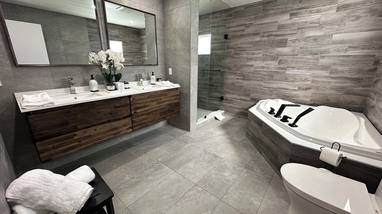 Photo of Bathroom in Honey Harbour