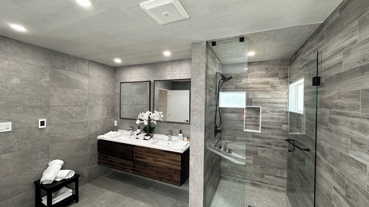 Photo of Bathroom in Honey Harbour