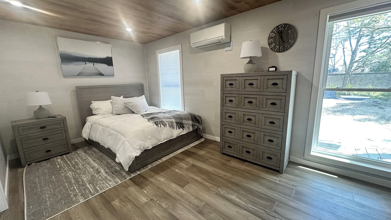 Photo of Bedroom in Honey Harbour