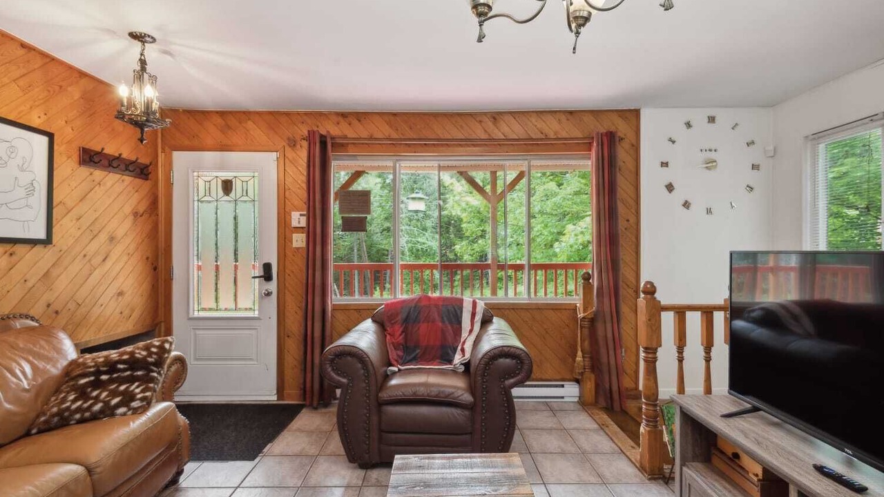 Photo of Livingroom in Lac-Swell