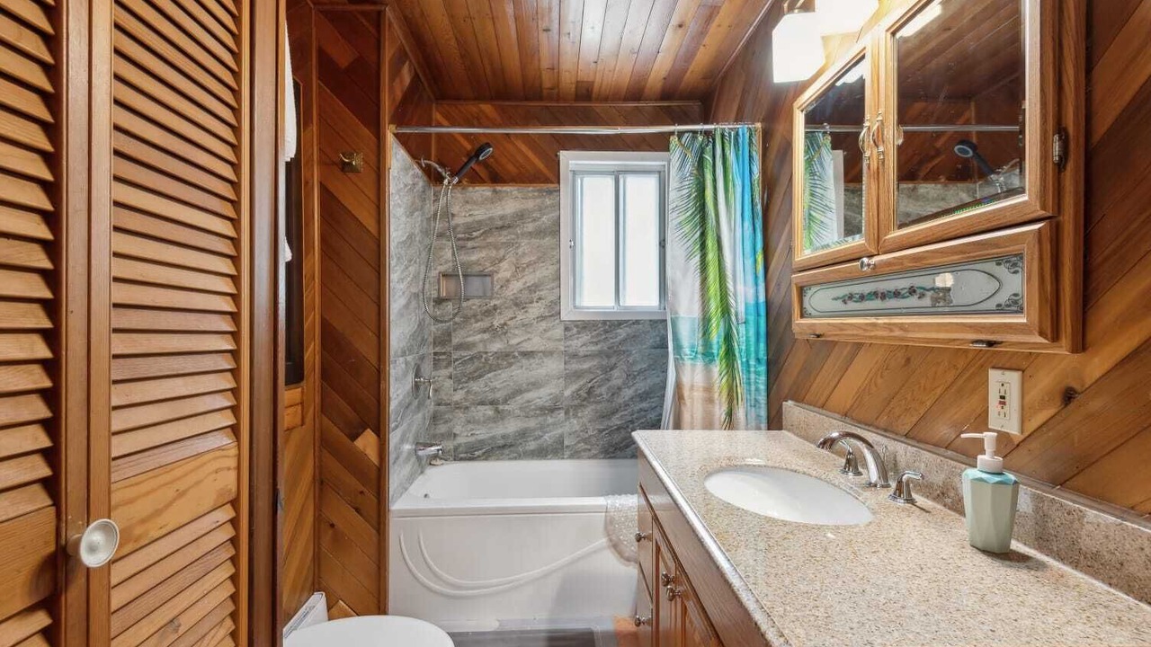 Photo of Bathroom in Lac-Swell