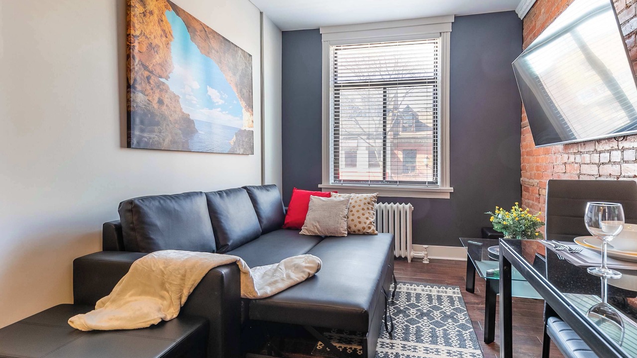 Photo of Livingroom in Central Hamilton