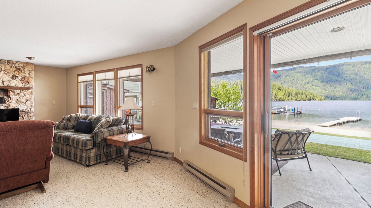 Photo of Livingroom in Swansea Point