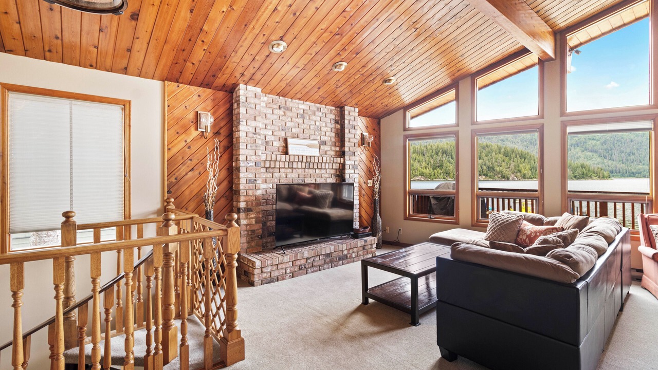 Photo of Livingroom in Swansea Point