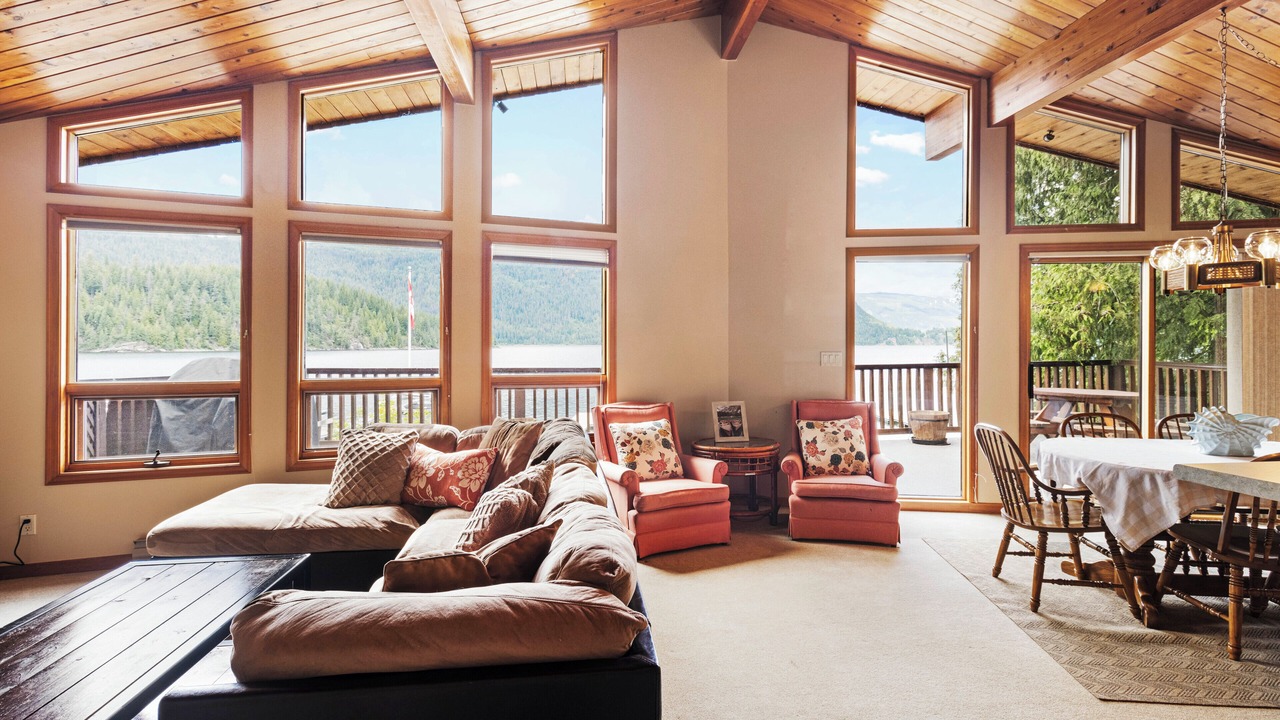 Photo of Livingroom in Swansea Point