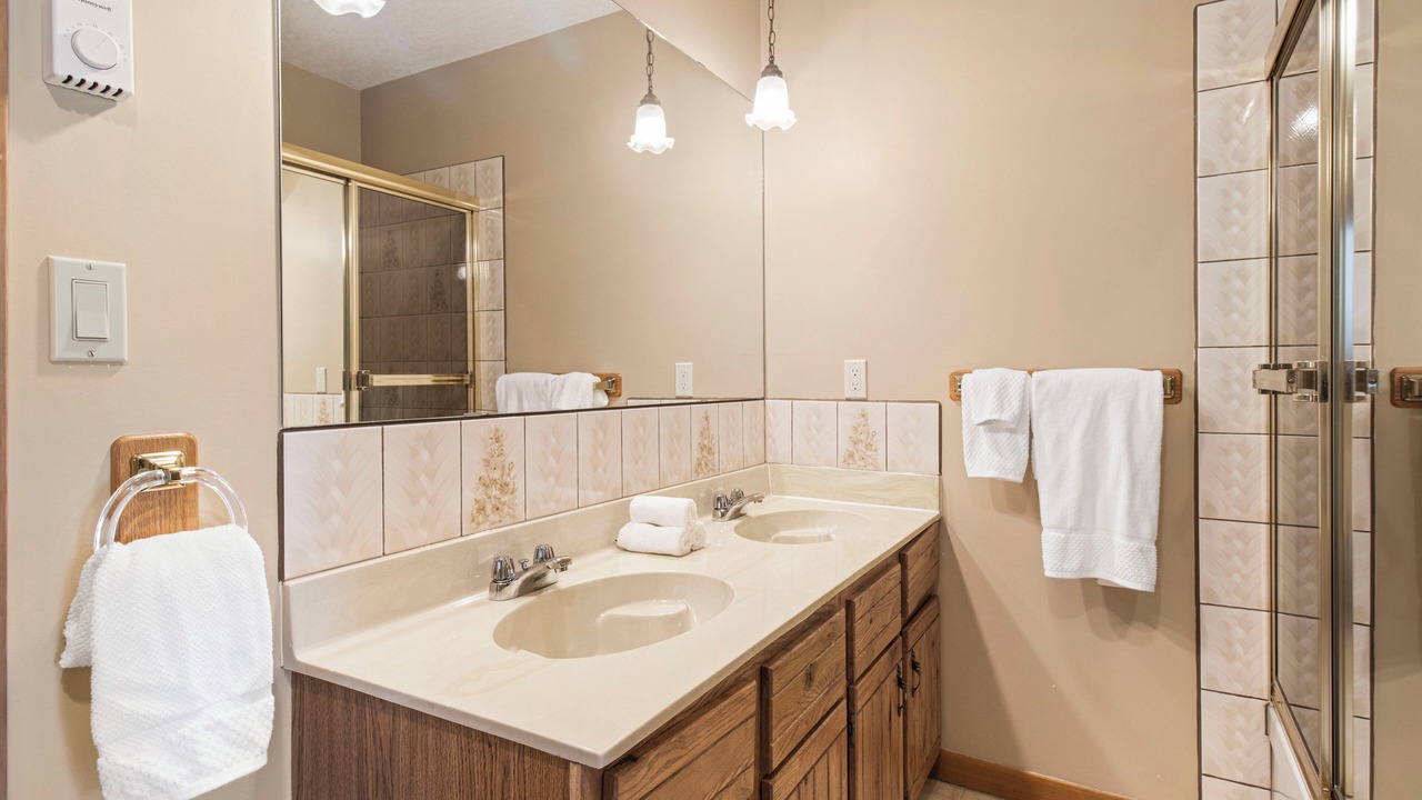Photo of Bathroom in Swansea Point