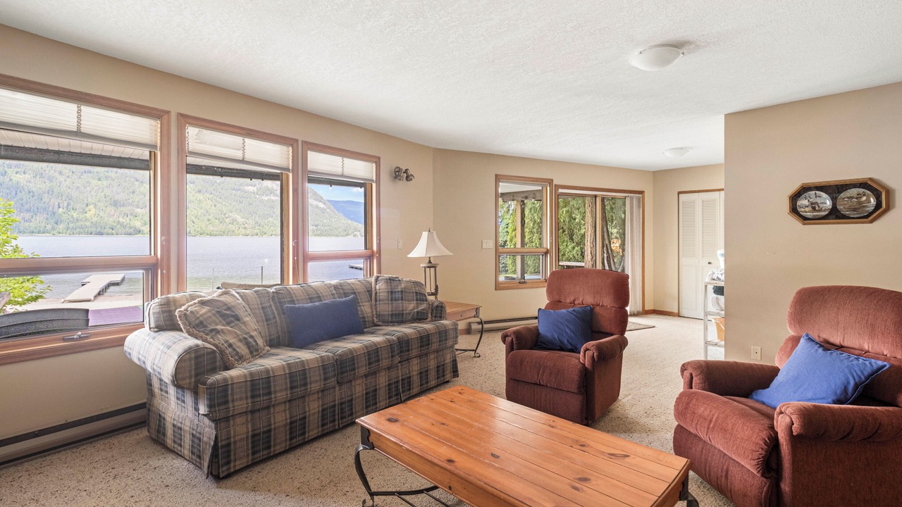 Photo of Livingroom in Swansea Point