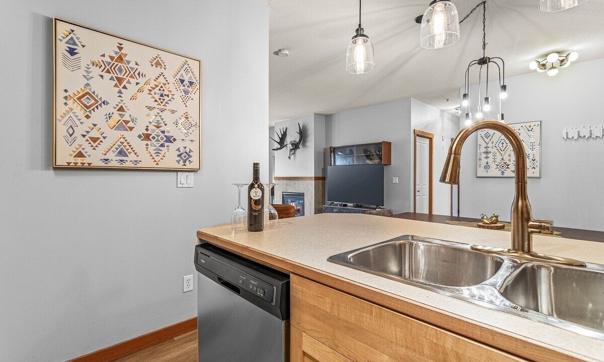 Photo of Kitchen in Cougar Creek