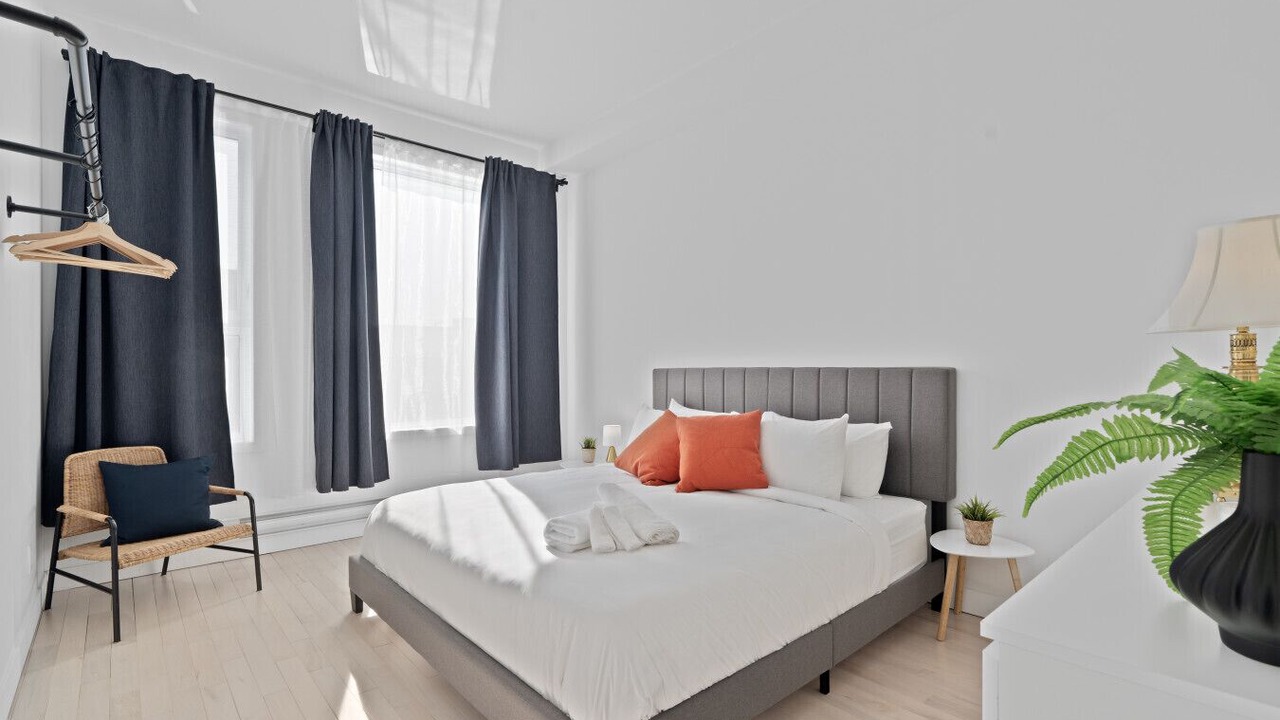 Photo of Bedroom in La Petite-Patrie