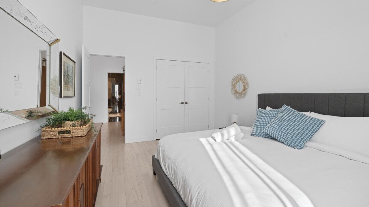 Photo of Bedroom in La Petite-Patrie