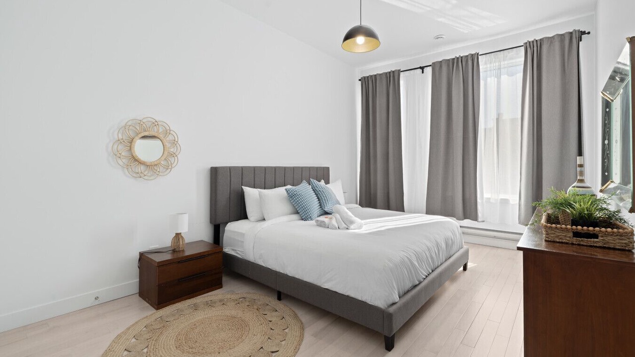 Photo of Bedroom in La Petite-Patrie
