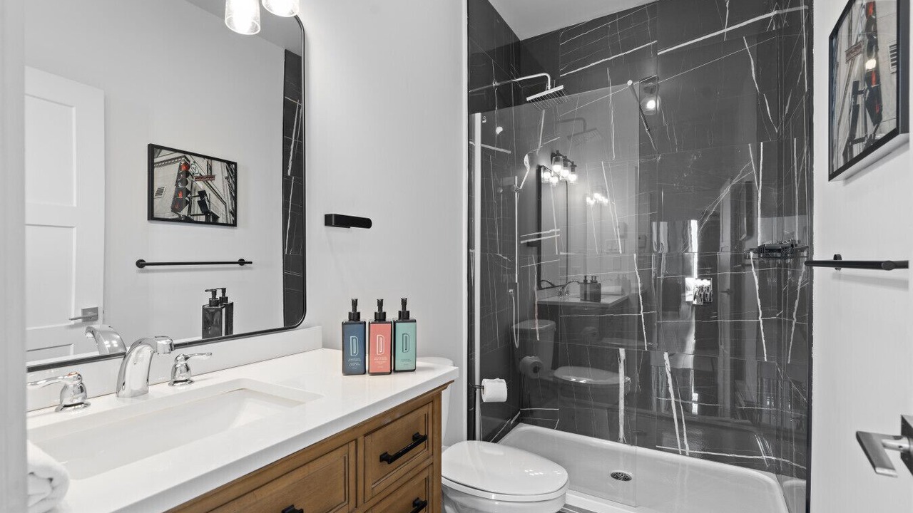 Photo of Bathroom in La Petite-Patrie