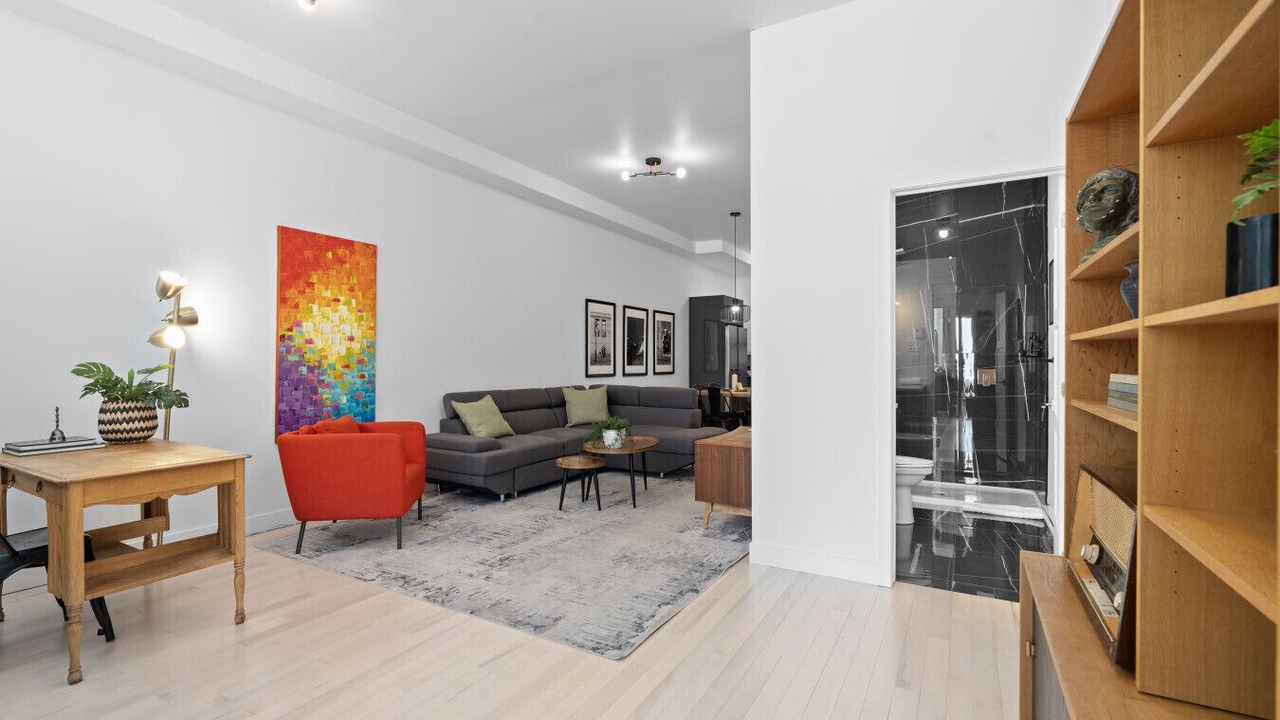 Photo of Livingroom in La Petite-Patrie