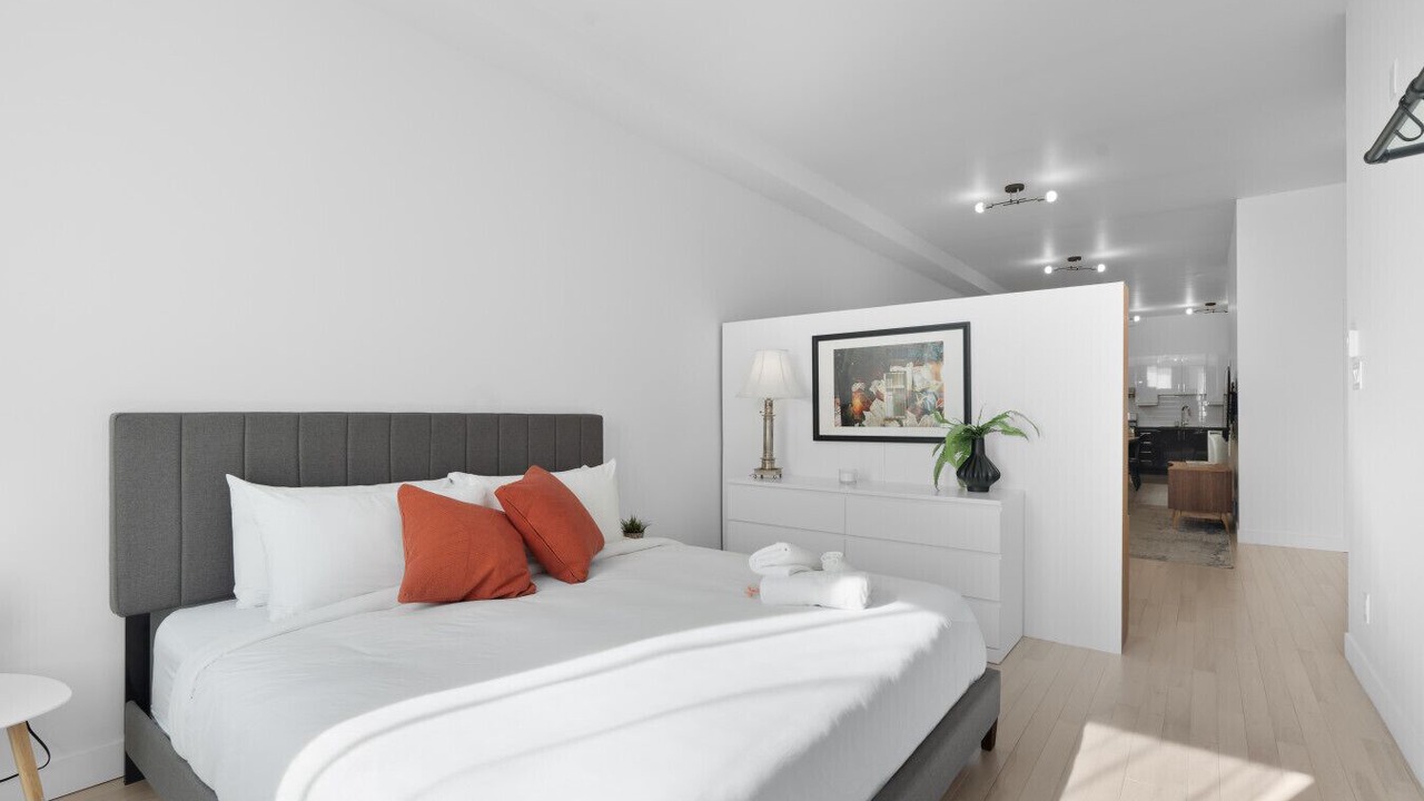 Photo of Bedroom in La Petite-Patrie