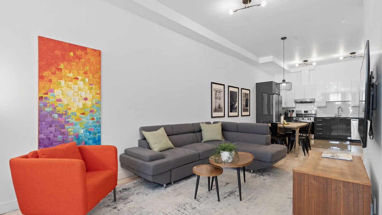 Photo of Livingroom in La Petite-Patrie