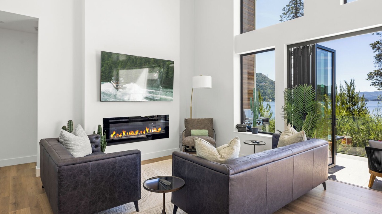 Photo of Livingroom in Shawnigan Lake