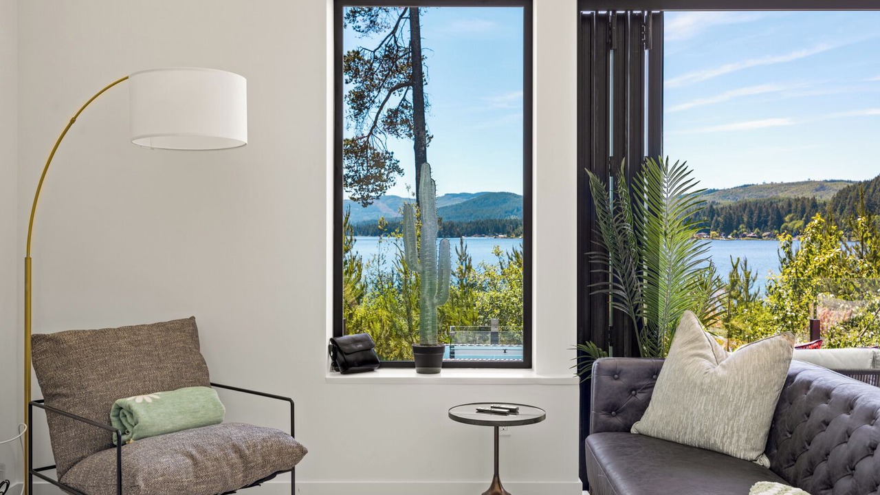 Photo of Livingroom in Shawnigan Lake