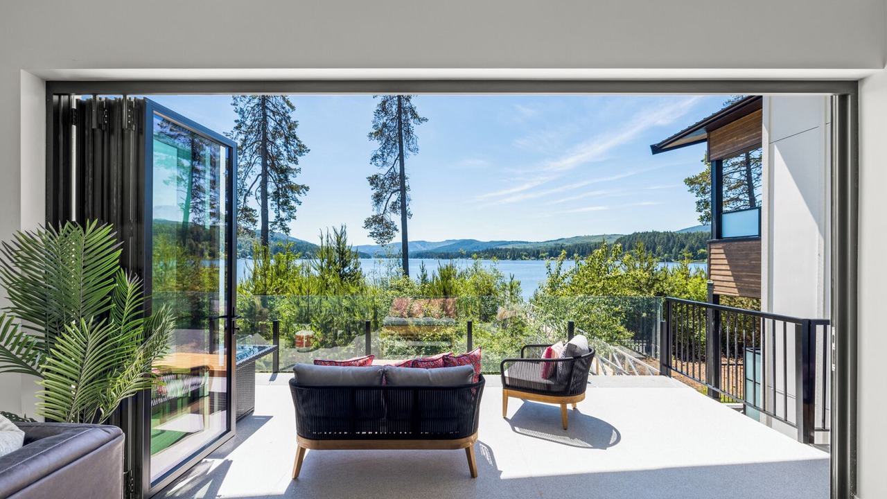 Photo of Livingroom in Shawnigan Lake