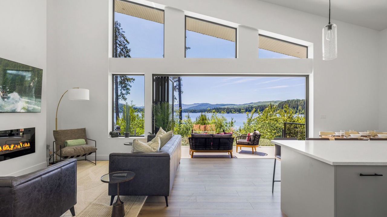 Photo of Livingroom in Shawnigan Lake