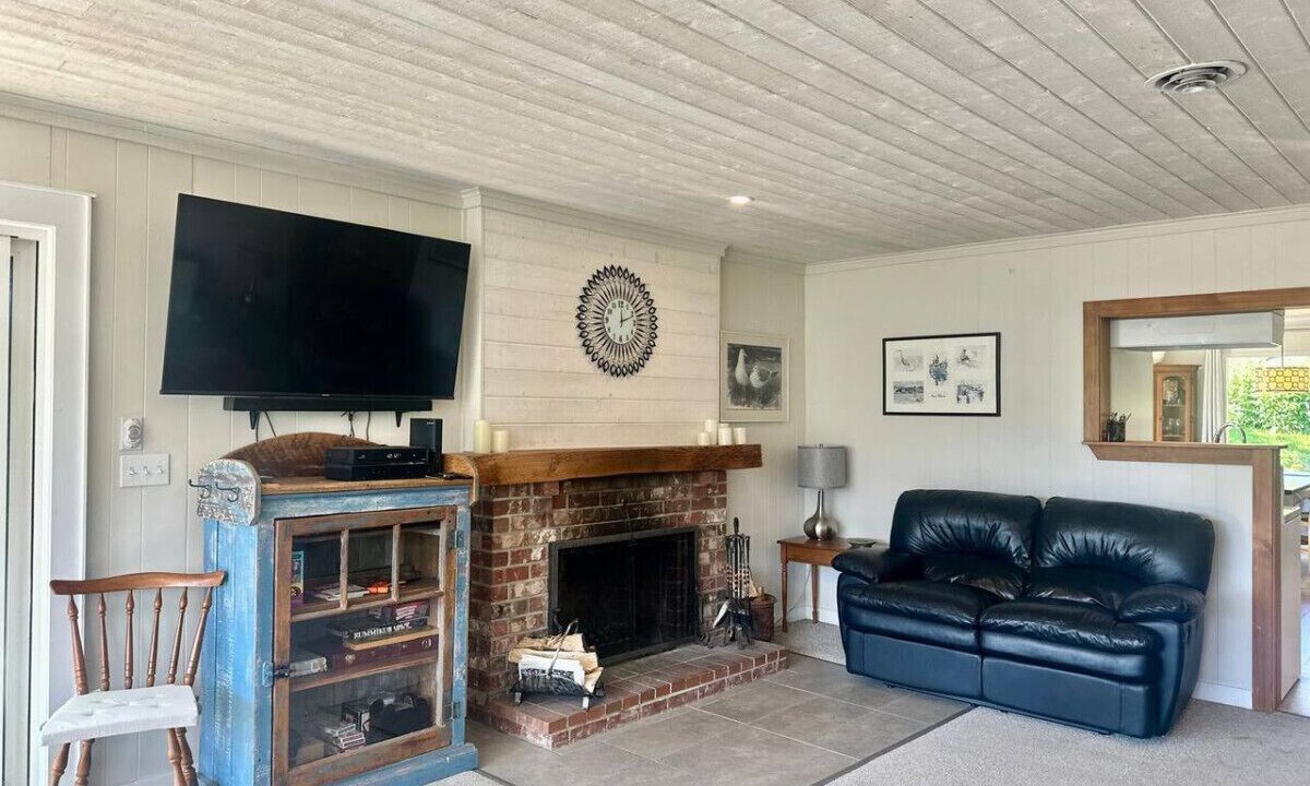 Photo of Livingroom in Bowen Island