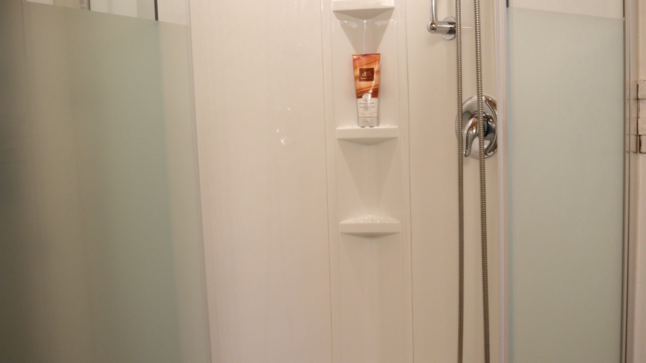 Photo of Bathroom in Lake Cowichan