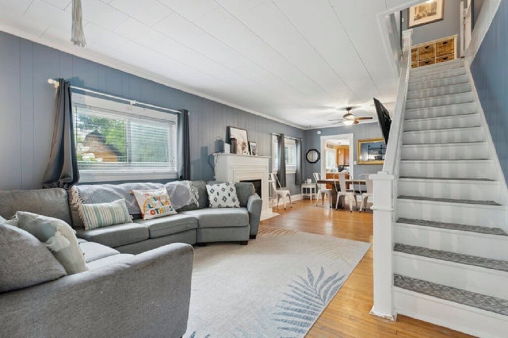 Photo of Livingroom in Port McNicoll