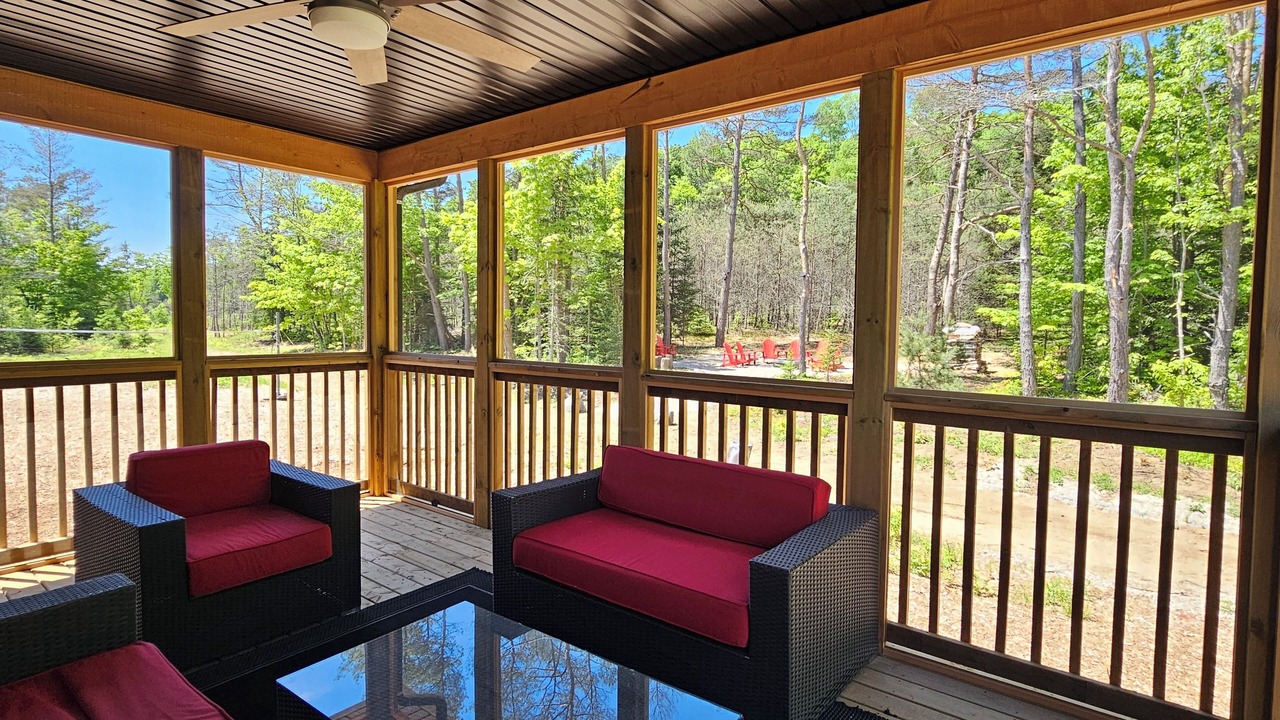 Photo of Patio Balcony in Lake of Bays