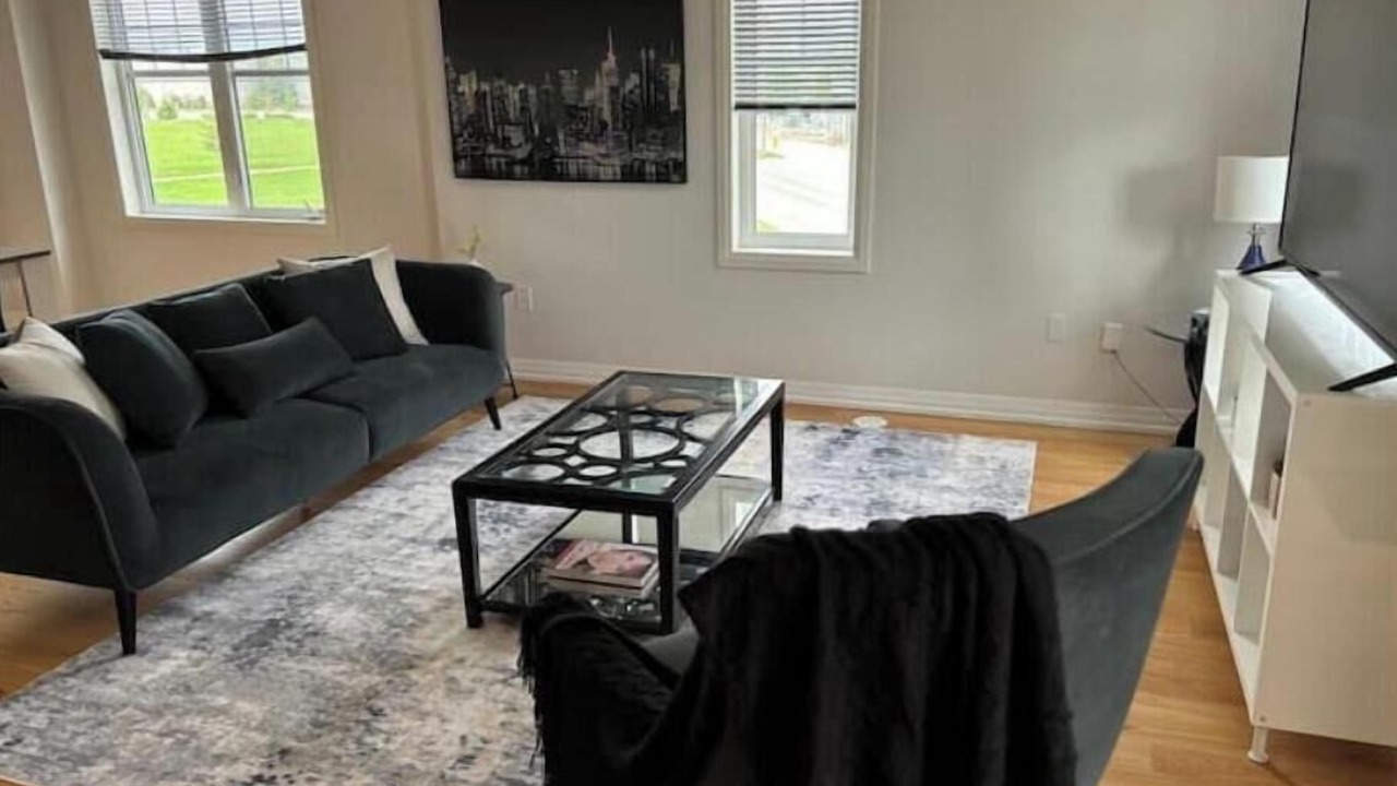 Photo of Livingroom in Bowmanville