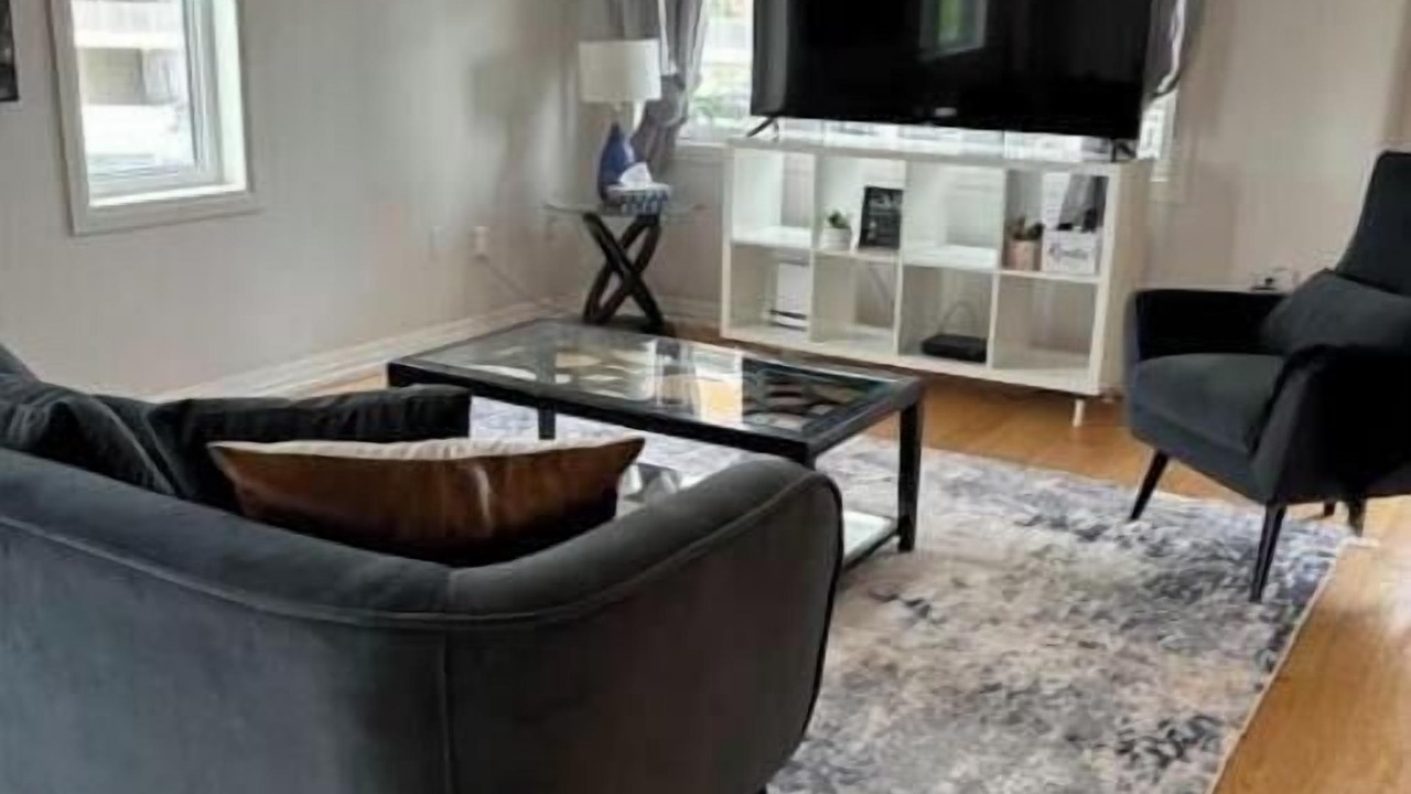 Photo of Livingroom in Bowmanville