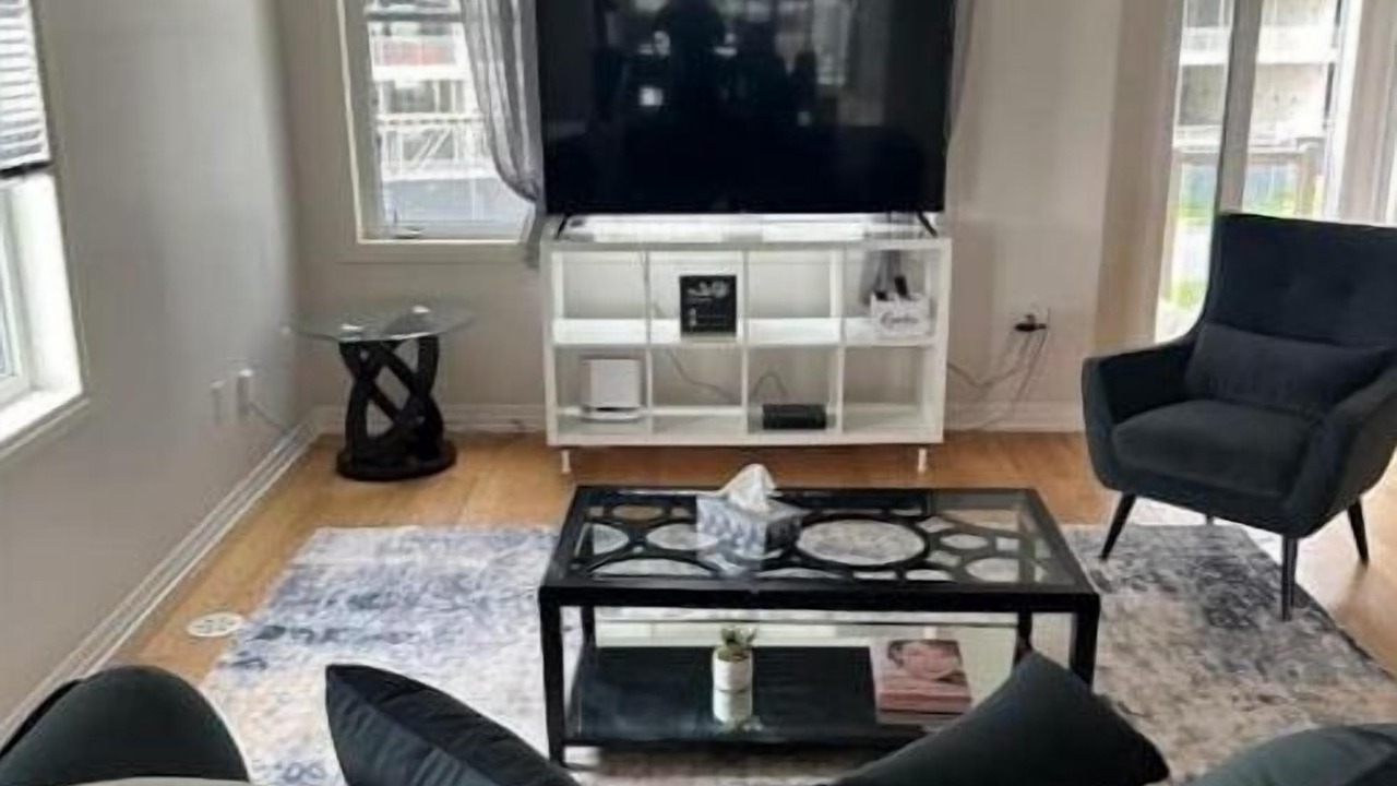 Photo of Livingroom in Bowmanville