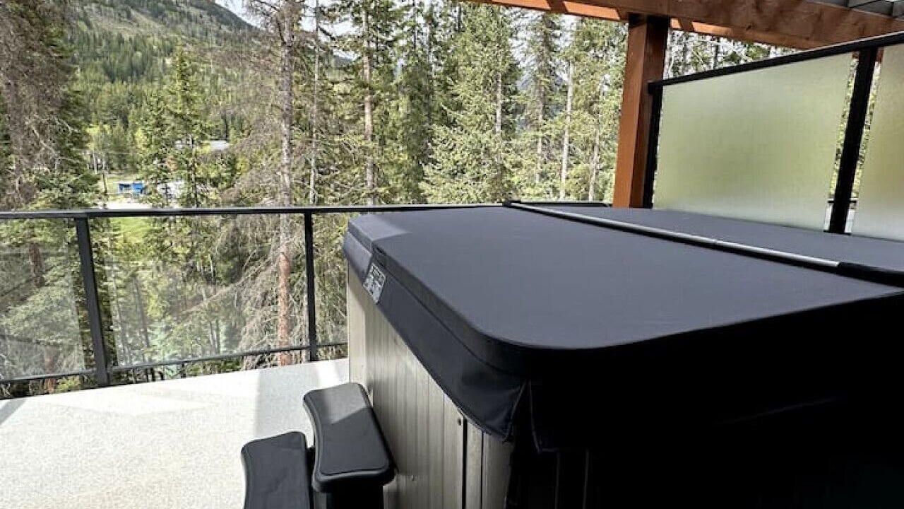 Photo of Patio Balcony in East Kootenay