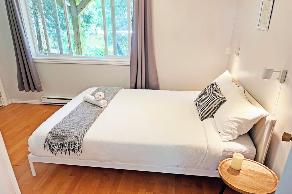 Photo of Bedroom in Roberts Creek