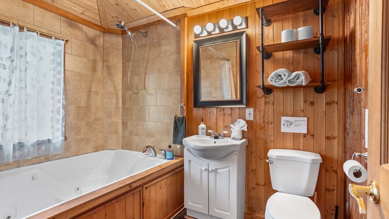 Photo of Bathroom in Sainte-Lucie-des-Laurentides