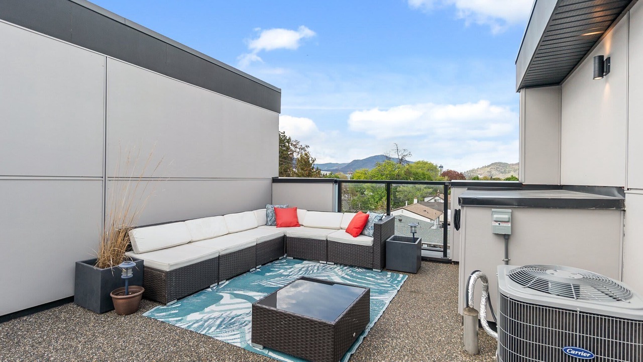 Photo of Patio Balcony in South Pandosy