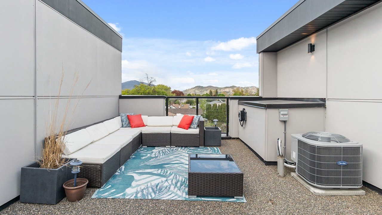 Photo of Patio Balcony in South Pandosy