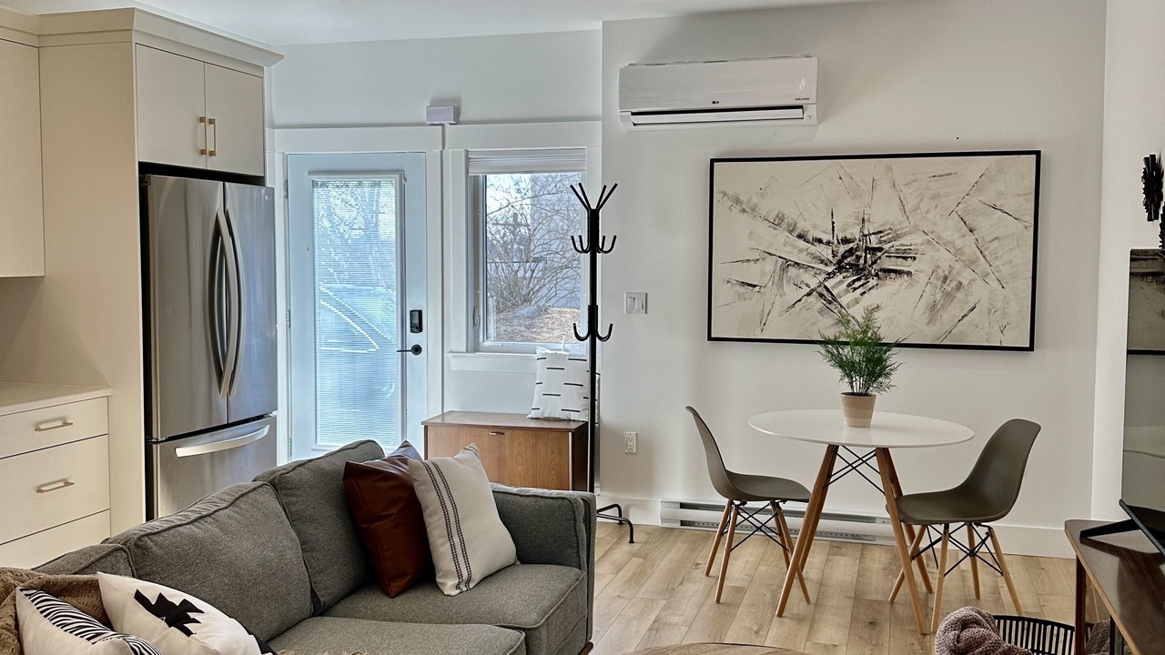 Photo of Livingroom in Dartmouth