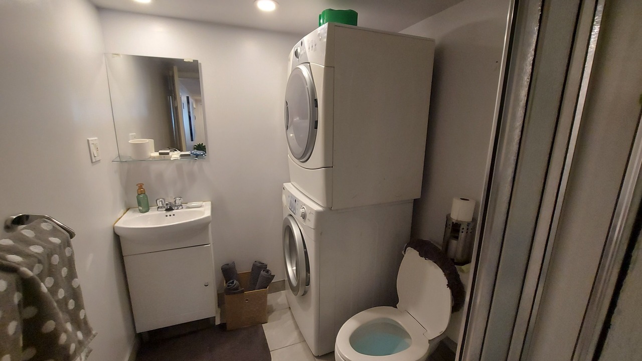 Photo of Bathroom in Laval-des-Rapides