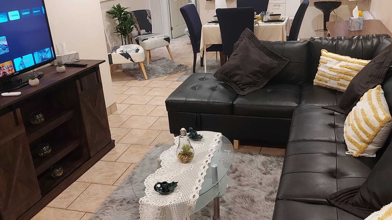 Photo of Livingroom in Laval-des-Rapides