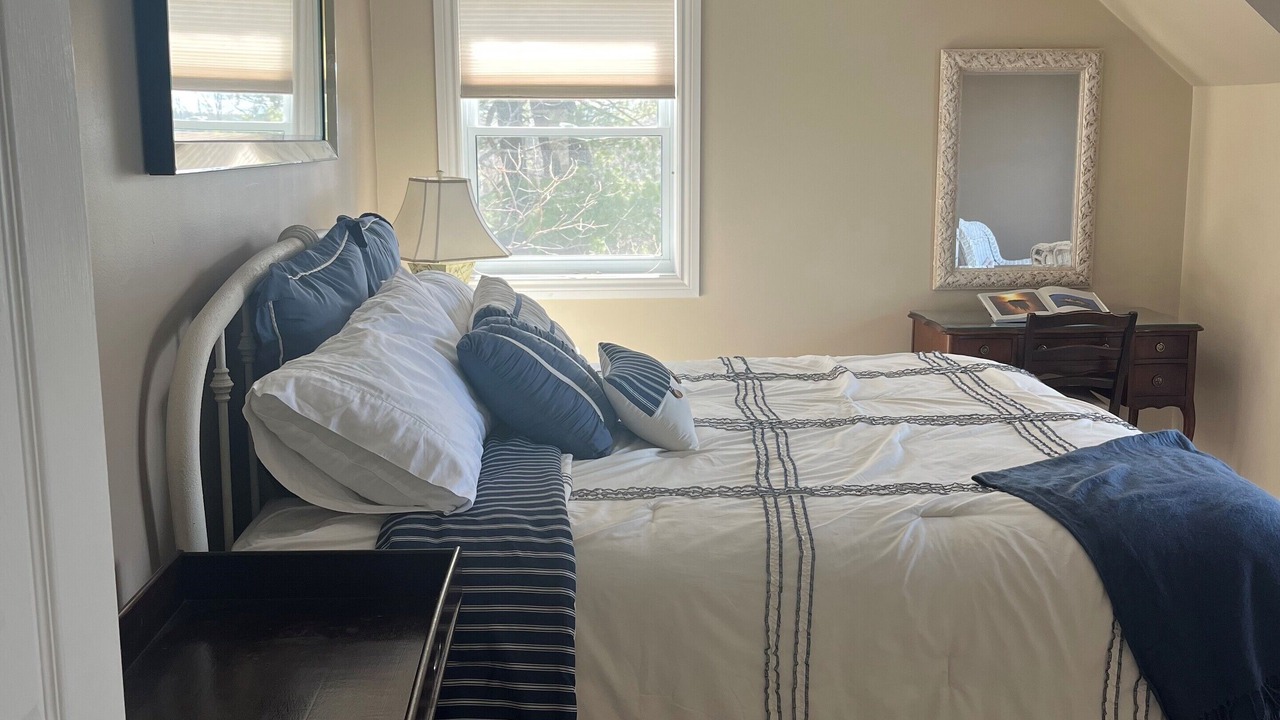 Photo of Bedroom in Lansdowne