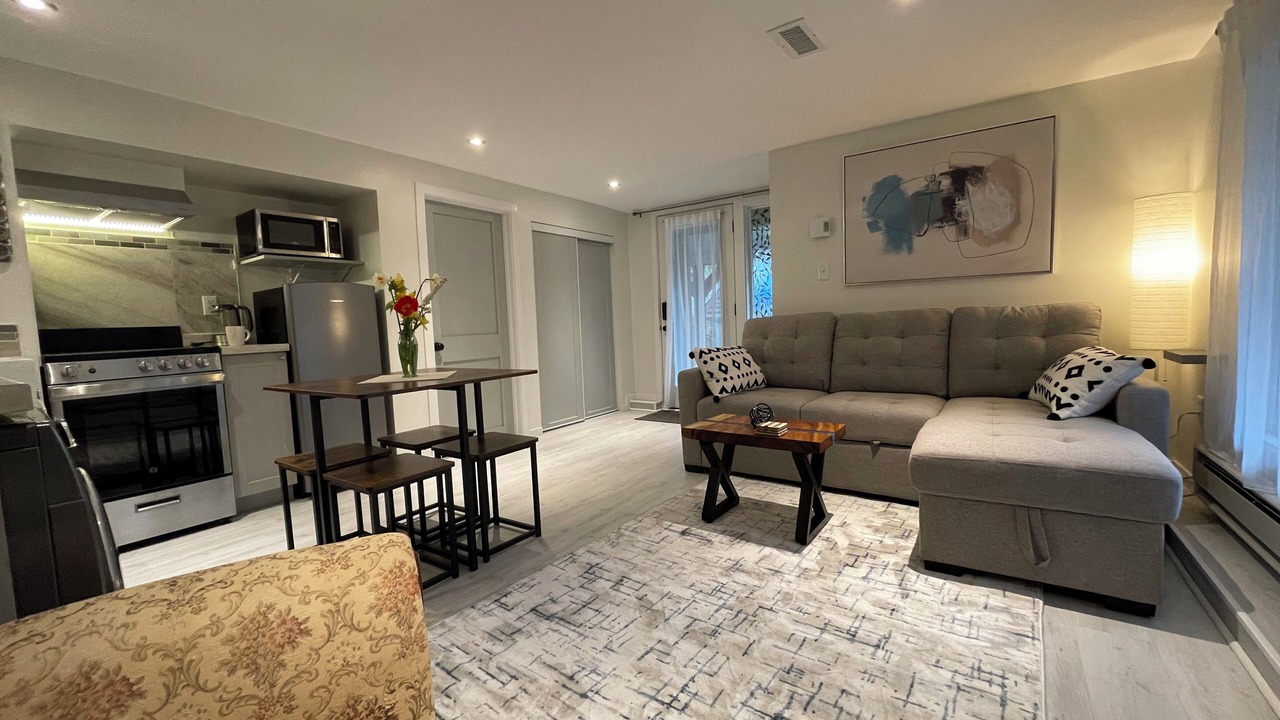 Photo of Livingroom in Shawnigan Lake